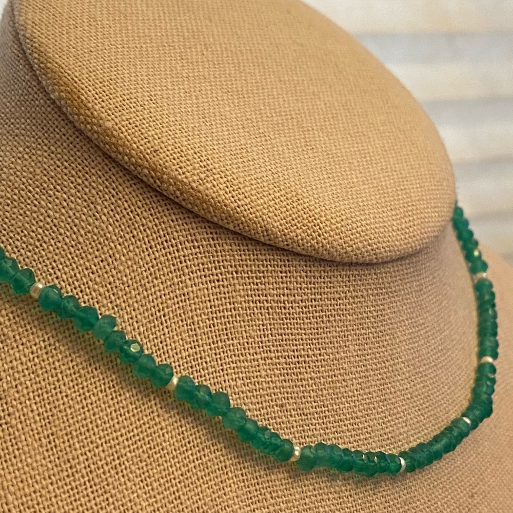Green quartz and pearl choker necklace